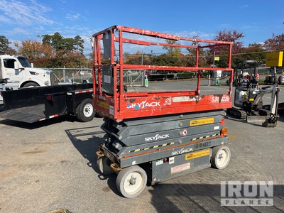 2016 Skyjack 3226 Electric Scissor Lift