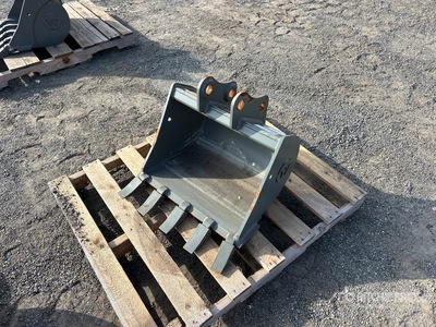 24 in Digging Excavator Bucket