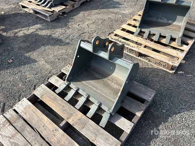 24 in Digging Excavator Bucket