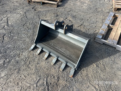 36 in Digging Excavator Bucket
