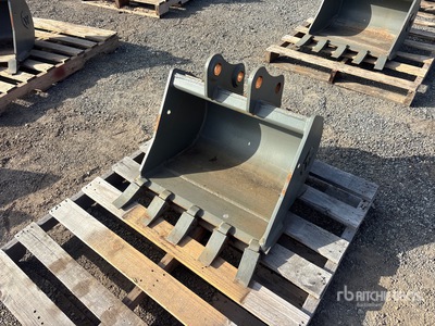 24 in Digging Excavator Bucket