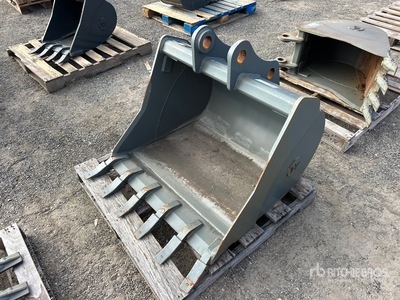 36 in Digging Excavator Bucket