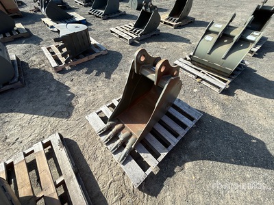 18 in Digging Excavator Bucket