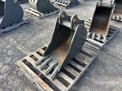 18 in Digging Excavator Bucket
