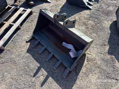 36 in Digging Excavator Bucket