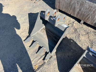 20 in Digging Excavator Bucket