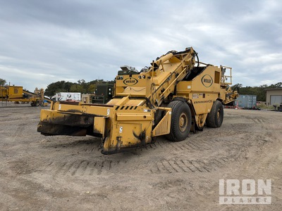 Weiler E2850 Asphalt Transfer Machine