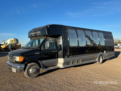 2006 Ford E-450 4x2 16-Seat Party Autobus