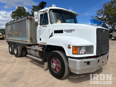 2001 Mack CH688RS Fleet-Liner 6x4 T/A Dump Truck