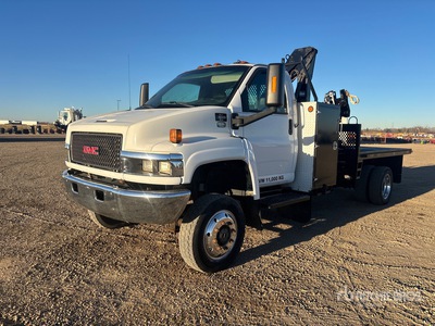 Hiab 045-3 2500 kg Knuckle Boom on 2007 GMC C5500 4x4 Boom Truck