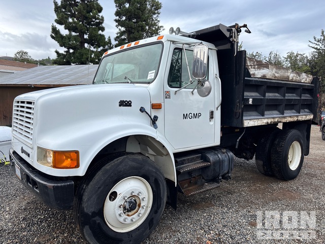 1996 International 4900 4x2 S/A Dump Truck