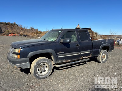 2005 Chevrolet Silverado 2500HD LT 4x4 Extended Cab Pickup