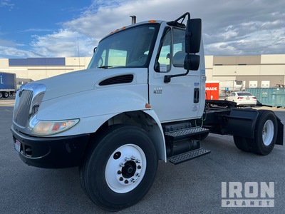 2004 International 4400 4x2 S/A Day Cab Truck Tractor