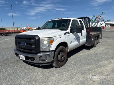 2013 Ford F-350 XL 4x2 Extended Cab Camion à Plateau