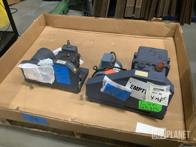 (1) Welch Duo-Seal 1400 Vacuum Pump & (1) Welch Duo-Seal 1402 Vacuum Pump