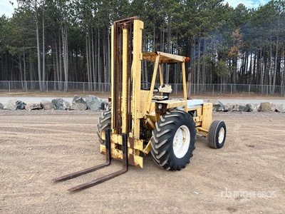 1976 International 4500 4500 lb 4x2 Rough Terrain Forklift