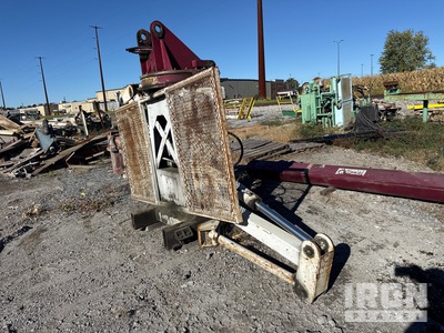 Truck Mount Boom Turret and Outriggers Truck Mounted Boom