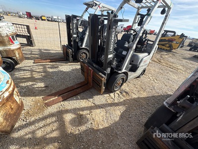 2013 Nissan CF40LP 4000 lb Cushion Tire Chariot Élévateur