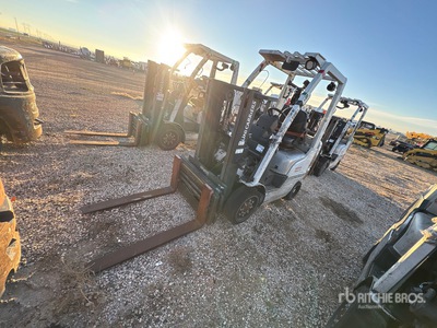 2013 Nissan CF40LP 4000 lb Cushion Tire Chariot Élévateur