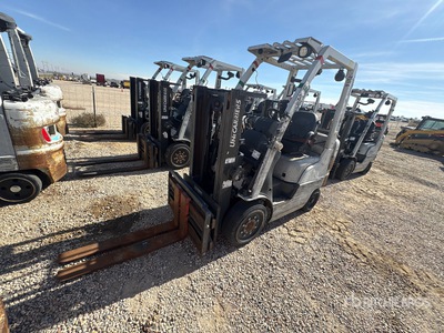 2013 Nissan CF40LP 4000 lb Cushion Tire Chariot Élévateur