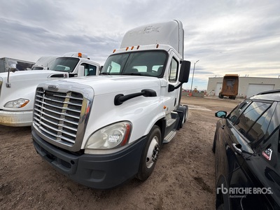 2015 Freightliner Cascadia 6x4 T/A Day Cab Truck Tractor