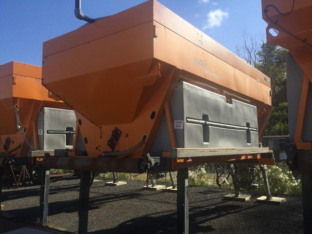 2010 Epoke SH4400 Sand & Salt Spreader 2010 Epoke SH4400 Sand & Salt Spreader