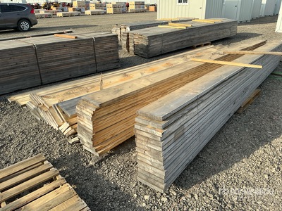 Quantity of (60) 2 in x 12 in x 18 ft SYP Bois de construction