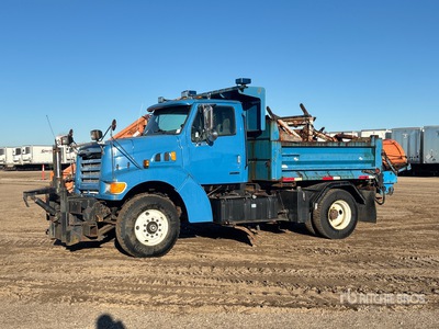 1999 Sterling L8511 4x2 Camion chasse-neige