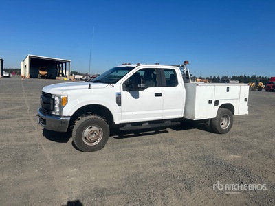 2017 Ford F-350 XL 4x4 Utility Truck