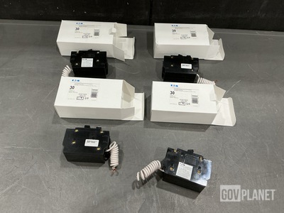 (60) Eaton QCGFT2030 Circuit Breakers