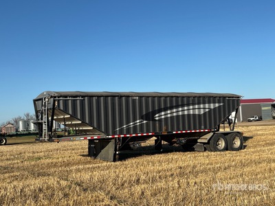 2010 Doepker 35 ft T/A Grain Trailer
