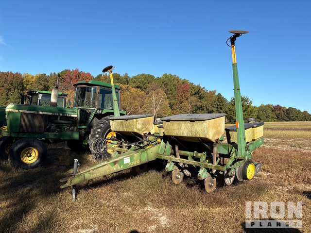 John Deere P7000 4 Row 4 Row Planter