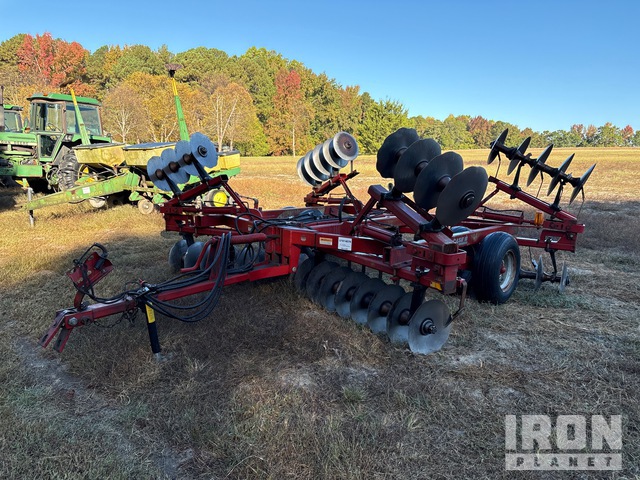 Case IH 3850 18 ft Breaking Disc