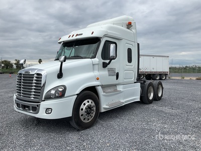 2018 Freightliner Cascadia 125 6x4 Tractocamion con Dormitorio / Cabina con cuccetta per trattore stradale