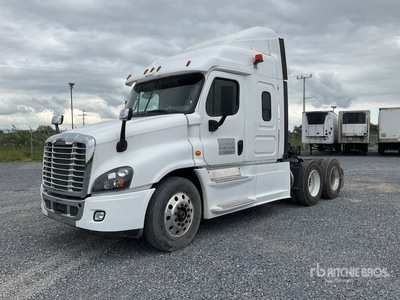 2018 Freightliner Cascadia 125 6x4 Tractocamion con Dormitorio / Cabeza Tractora Cabina Dormitorio