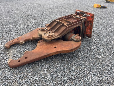 NPK S26X Rotating Betonbrecher (Inoperable)