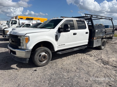 2017 Ford F-350 XL 4x4 Crew Cab Flatbed Truck