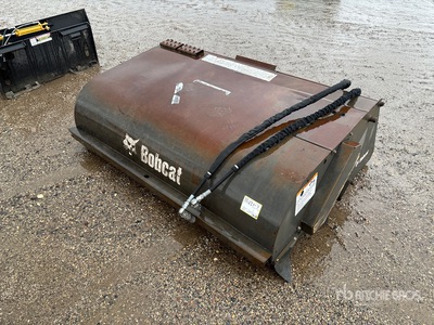 2017 Bobcat 72 in Skid Steer Broom