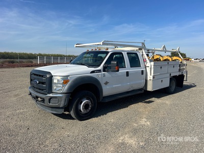 2016 Ford F-550 4x2 شاحنة مسطحة