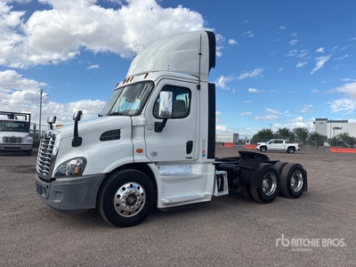 2015 Freightliner Cascadia 113 6x4 T/A Day Cab Truck Tractor