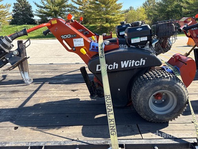 Ditch Witch 100SX Walk Behind ケーブルプラウ