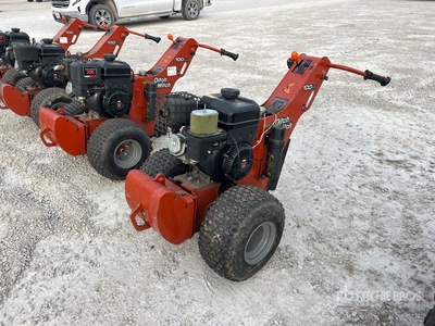 Ditch Witch 100SX Walk Behind ケーブルプラウ