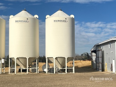 2014 Meridian GrainMax GM4000 +/- 3836 bu Smooth Wall Hopper Contenedor de grano