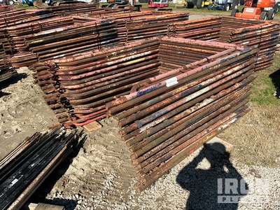 Quantity of (50) Braces and (25) Panels for Échafaudage