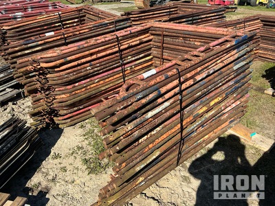 Quantity of (50) Braces and (25) Panels for Échafaudage