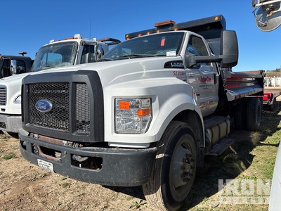 2016 Ford F-750 4x2 Dump Truck