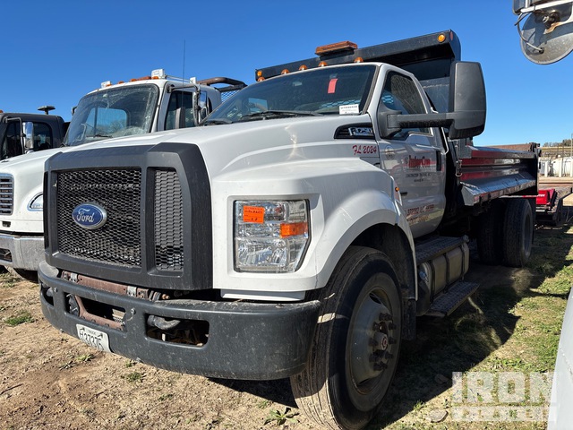 2016 Ford F-750 4x2 Dump Truck