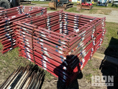 Quantity of (50) Braces and (25) Panels for Échafaudage