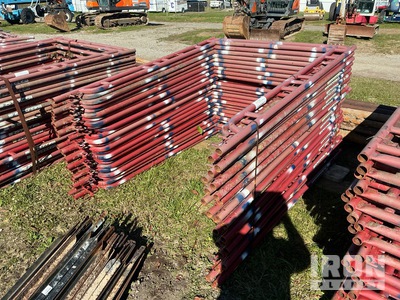 Quantity of (50) Braces and (25) Panels for Échafaudage