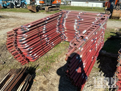 Quantity of (50) Braces and (25) Panels for Échafaudage